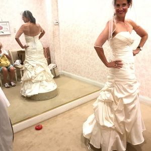 Casablanca 2886 Wedding Dress Style# WCA6882F12. Size 12  Ivory.